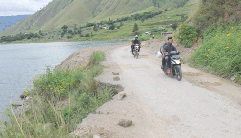 Perbaikan Jalan Silalahi-Paropo