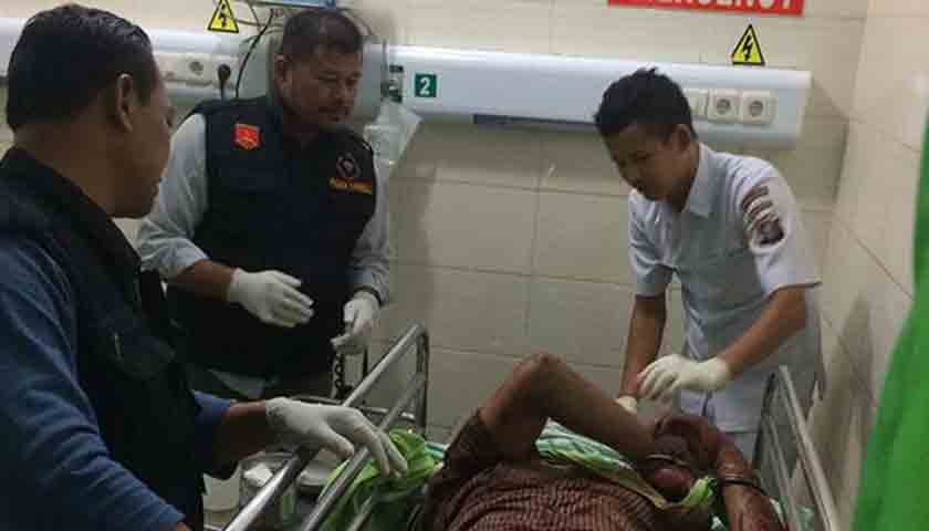 sekeluarga dibacok