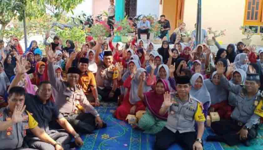 Kapolres Asahan Bagi Sembako