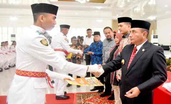 gubsu berikan cendramata