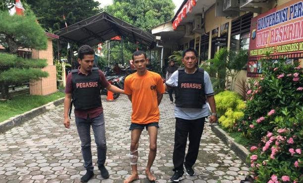bobol kamar kost