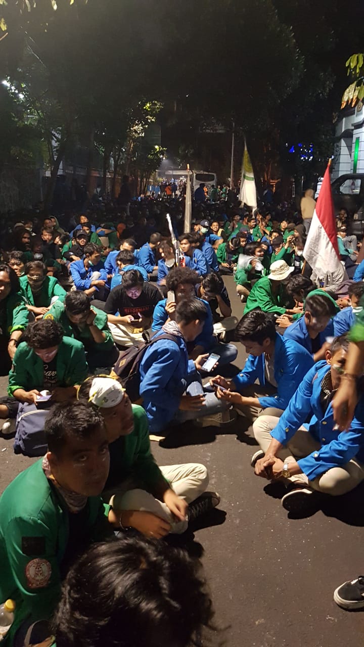 Evakuasi ratusan mahasiswa2
