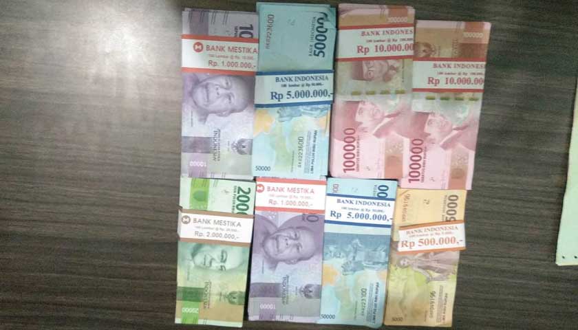 curi uang penumpang
