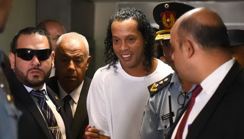 Ronaldinho tahanan rumah