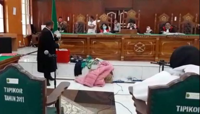 Kisah asmara Zuraida dan eksekutor sudah terendus Hakim Jamal Kisah asmara Zuraida dan eksekutor sudah terendus Hakim Jamal