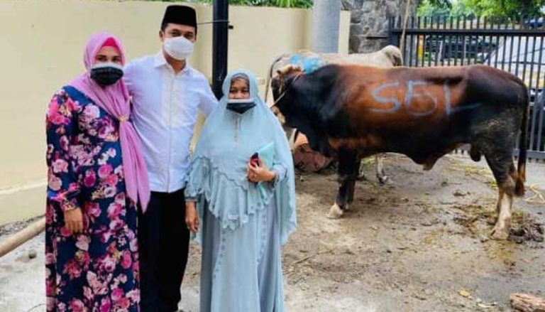 Kapolsek Sunggal Qurban 2 Ekor Lembu TOPMETRO NEWS