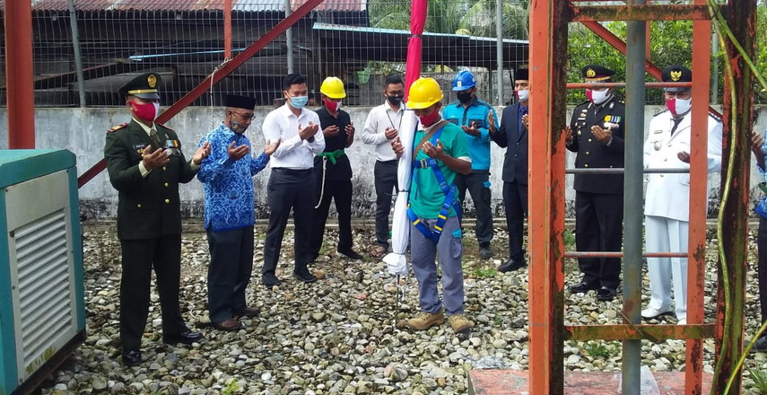 pengibaran Bendera di tower