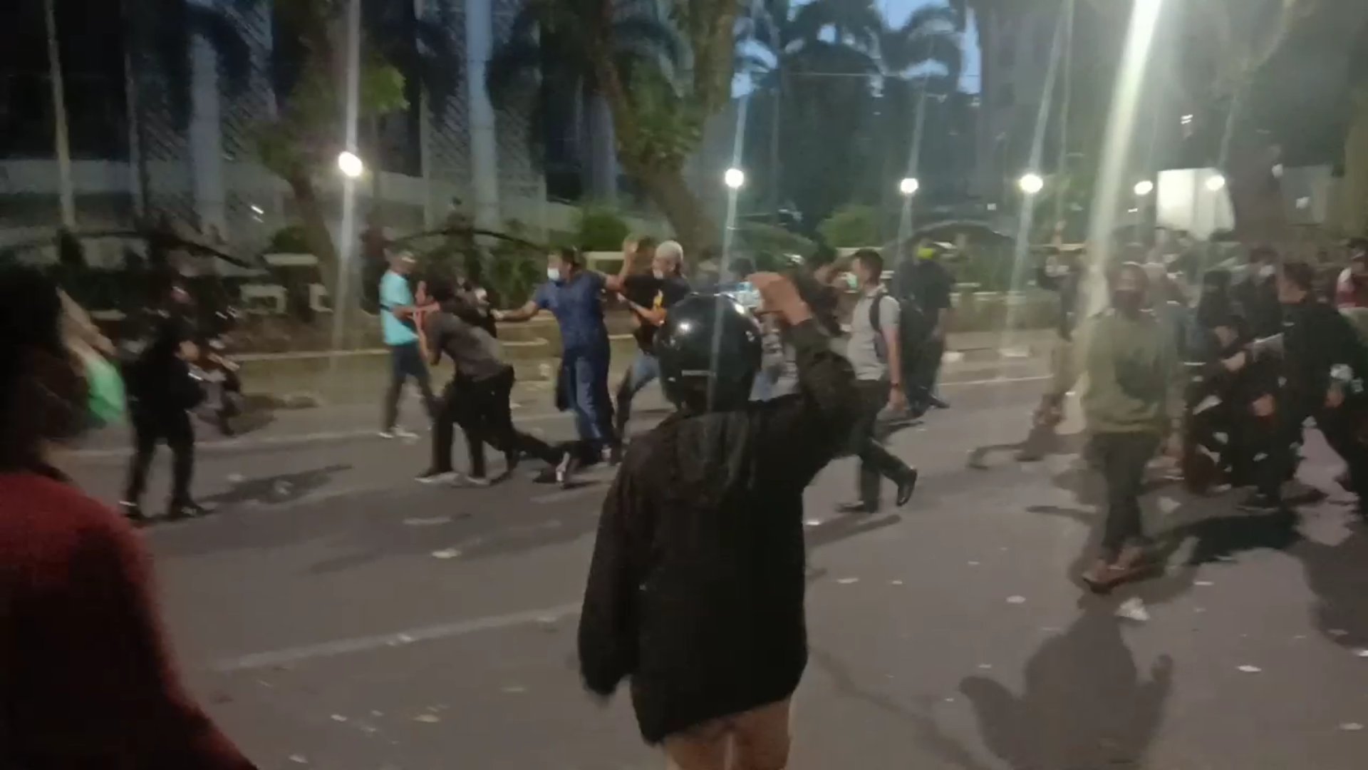 bubarkan paksa pendemo2