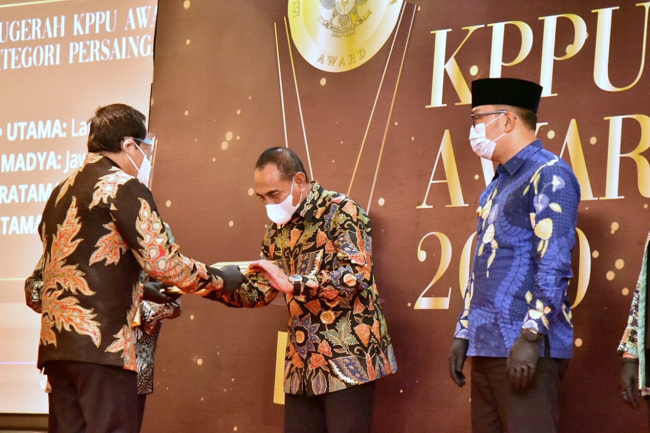 Gubernur Sumut Terima Penghargaan KPPU Award 2020
