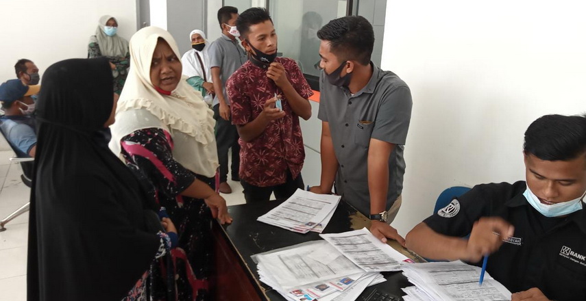 Para pelaku UMKM di Aceh Singkil terima bantuan Rp2,4 juta ...