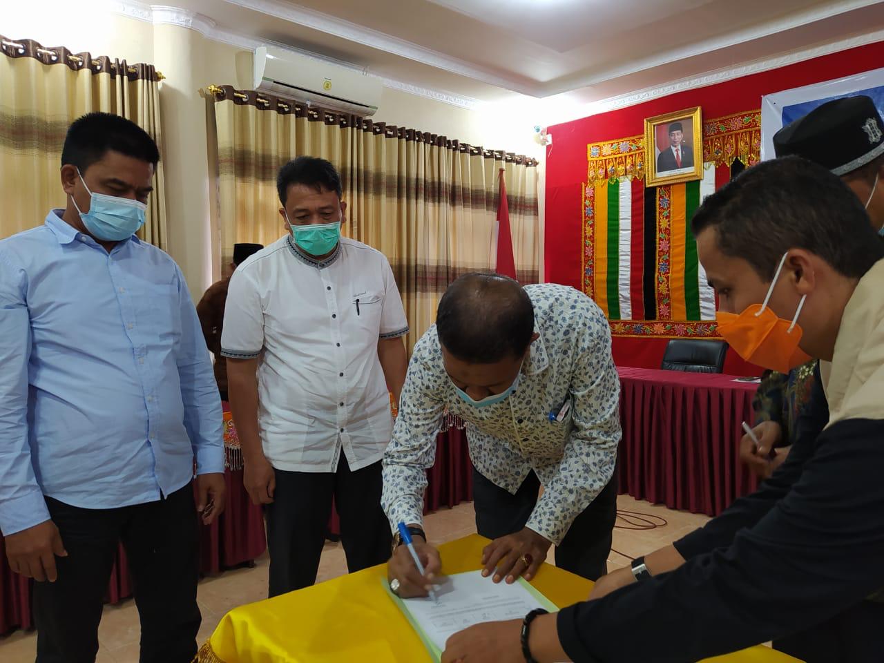 Cegah wabah Covid-19 di Sekolah, Pemprov Aceh kembali serahkan ribuan Masker ke Aceh Singkil