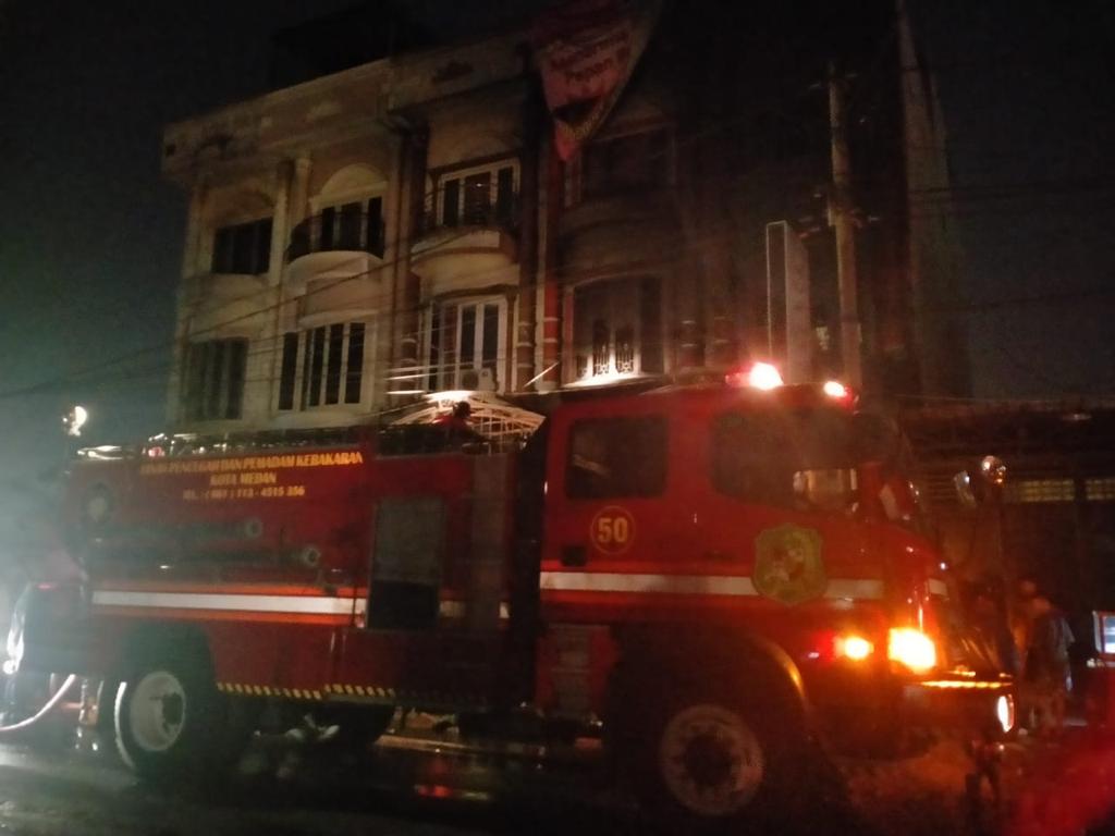 Ruko Usaha Papan Bunga di Medan Terbakar, 1 Tewas