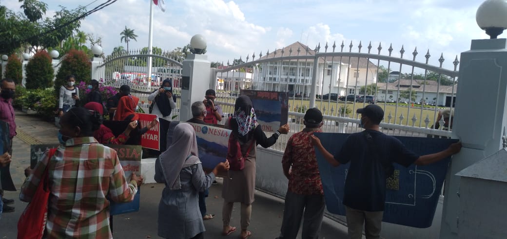 Lagi! Pensiunan PTPN II Demo di Rumah Dinas Gubsu, Sejumlah Wartawan Tidak Boleh Masuk