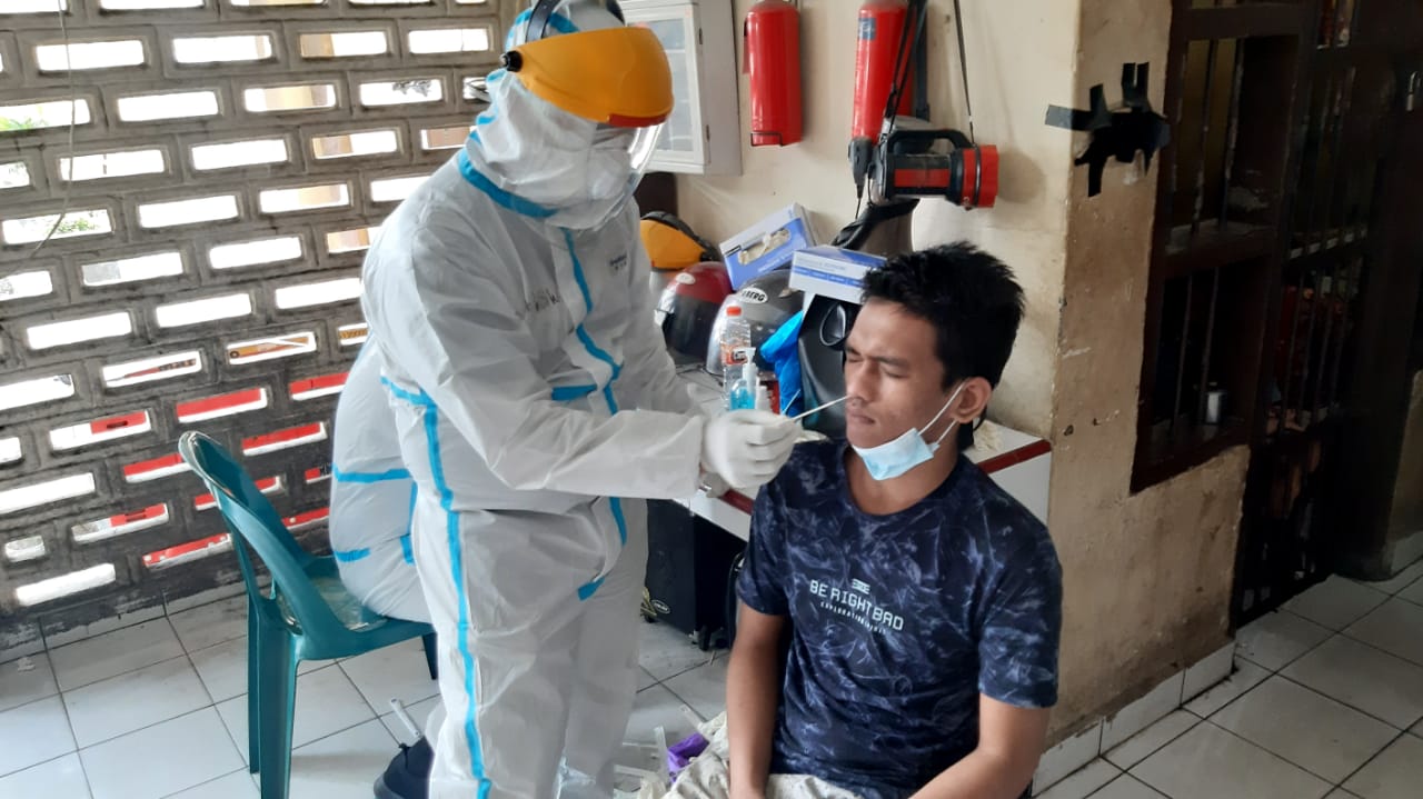 Tahanan mengikuti tes PCR di Mapolrestabes Medan