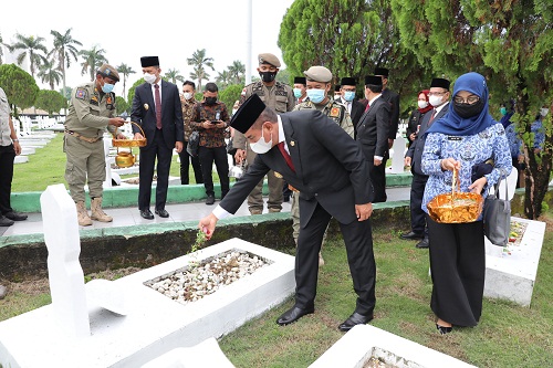 HUT ke-73 Sumut, Gubernur Pimpin Ziarah ke Makam Pahlawan