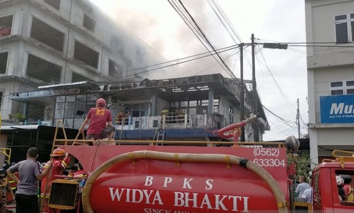pasutri tewas terpanggang