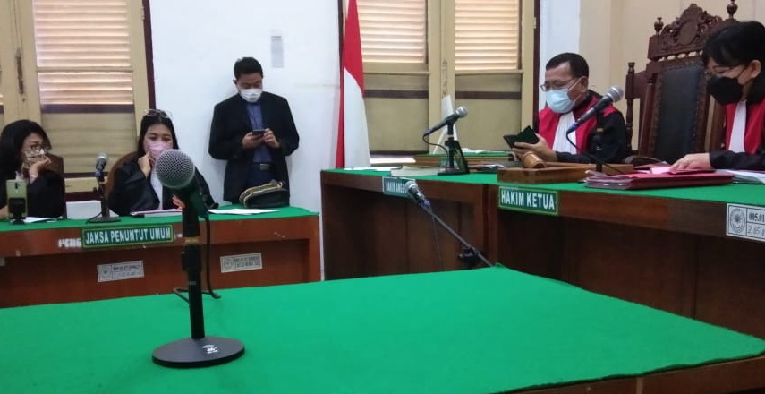 Dua sejoli dibui