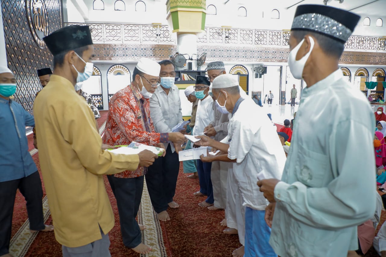 BKM Agung H Achmad Bakrie Kisaran Santuni 200 Anak Yatim/Kaum Duafa