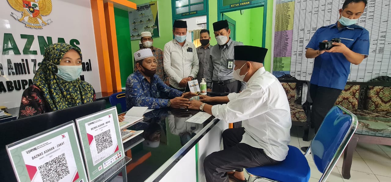 Bupati Asahan Serahkan Zakat Mal di Kantor Baznas