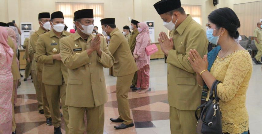 Bupati Sergai H Darma Wijaya didampingi Wakil Bupati Sergai H Adlin Umar Yusri Tambunan ST MSP, lantik pejabat dengan Jabatan Tinggi Pratama (JPT) dan Administrator di lingkungan Pemkab Sergai