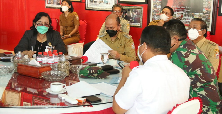 Bupati Taput Pimpin Rakor Penanganan Penyebaran Covid-19