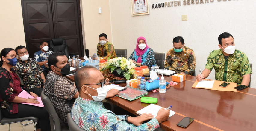 Bupati Sergai H Darma Wijaya menggelar rapat secara virtual dengan pihak PTPN III dan IV
