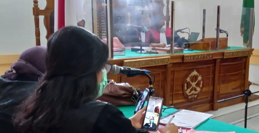 Dua dari tiga terdakwa