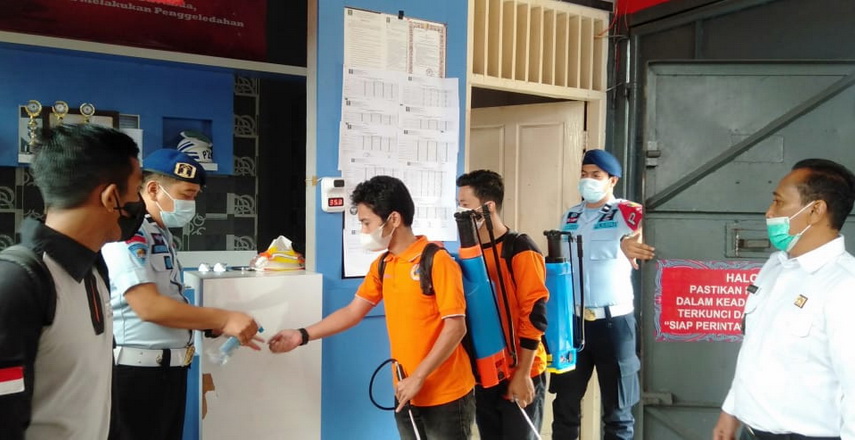 Lapas Panyabungan dan BPBD Madina Lakukan Penyemprotan Disinfektan