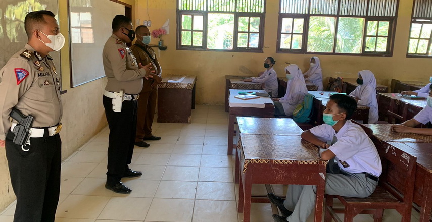 Satlantas Polres Aceh Singkil Buka Gerai Vaksin di Sekolah