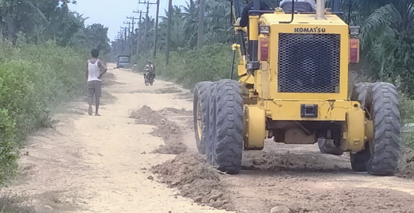 Bupati Langkat Menunjuk Dinas PUPR Langkat Timbun Jalan Katib Darus Gebang