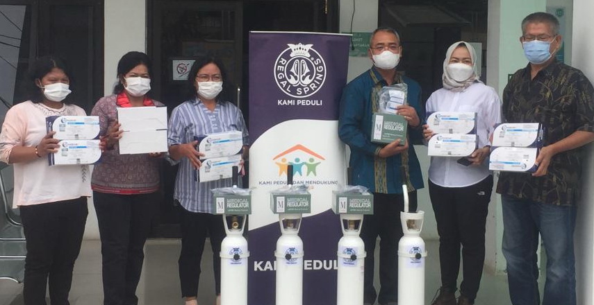 Regal Springs Indonesia Salurkan Peralatan Medis dan Tabung Oksigen Untuk Penanganan Covid-19