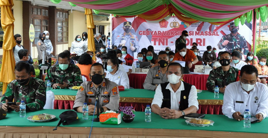 Polres Humbahas Laksanakan Gebyar Vaksin Massal TNI Polri