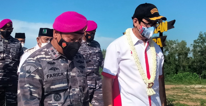DR Rahmat Shah Disambut Danyonif 8 dan Ketua Umum KSJ Tinjau Kampung Gala Rimba Marinir