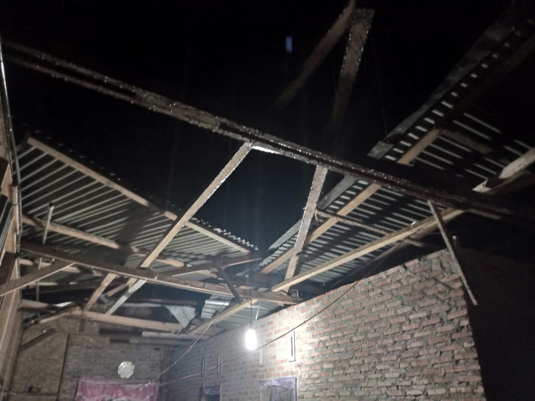 Angin Puting Beliung Porak Porandakan Rumah Warga di Batubara