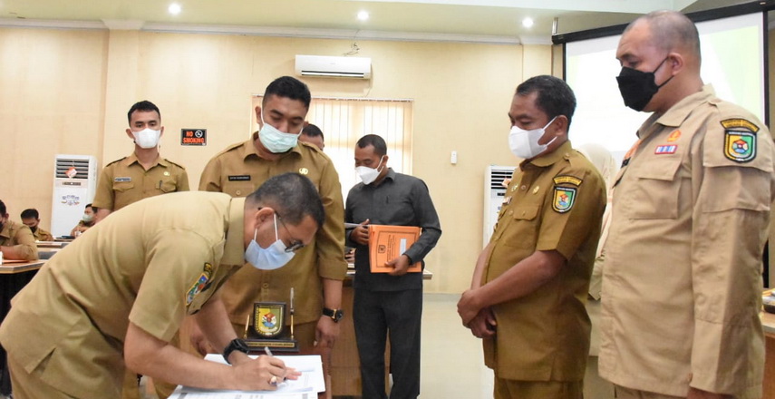 Pemkab Sergai melaksanakan Rapat Koordinasi Pembangunan (Rakorpem), di Aula Sultan Serdang, Kompleks Kantor Bupati Sergai, Sei Rampah, Senin (15/11/2021)