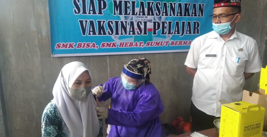 SMK Negeri Tanjung Pura, Langkat, mengikuti vaksin dosis pertama