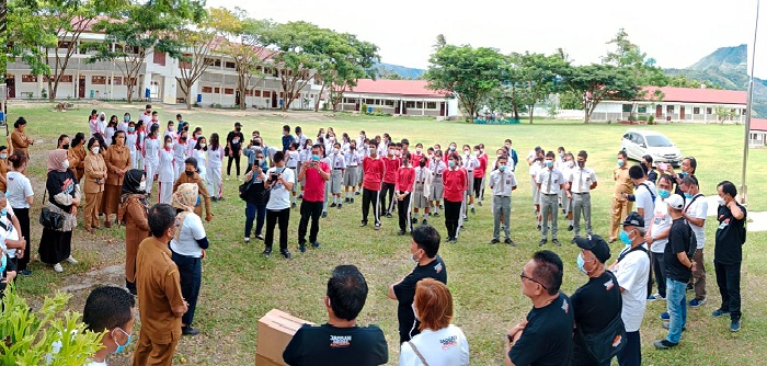 Forum Wartawan Unit Pemprovsu Sosialisasi Prokes di SMP dan SMA I Pangururan