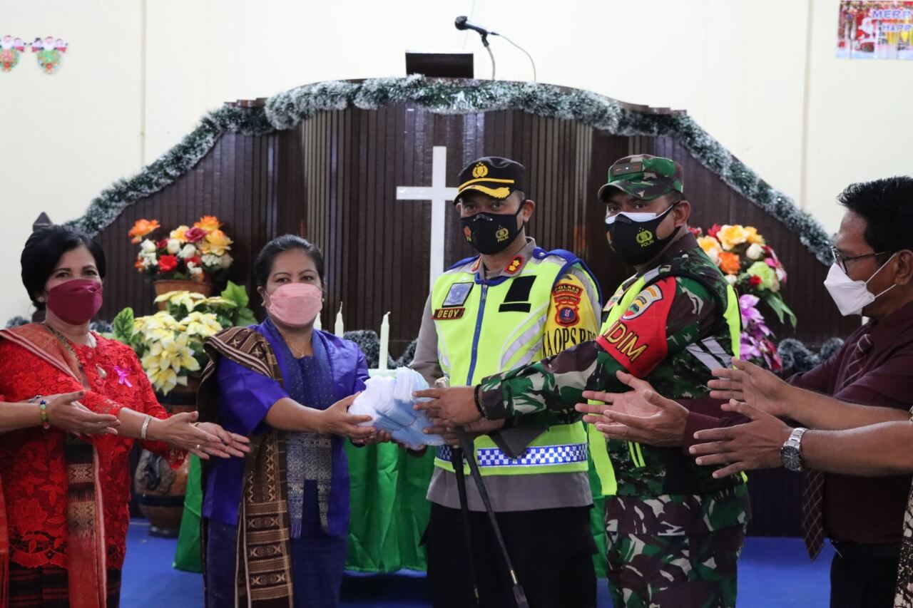 TNI/Polri dan Pemerintah Kabupaten Patroli Skala Besar Amankan Ibadah Natal di Gereja