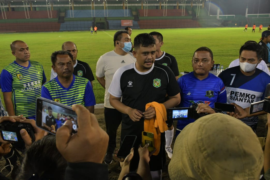 Pemkab Sergai hadir dalam pertandingan persahabatan di Stadion Teladan Medan