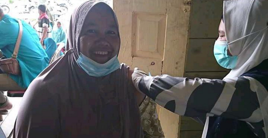 Untuk percepatan vaksinasi, maka Pemerintah Desa Ujung Bawang Kecamatan Singkil membuka gerai di kantor desa