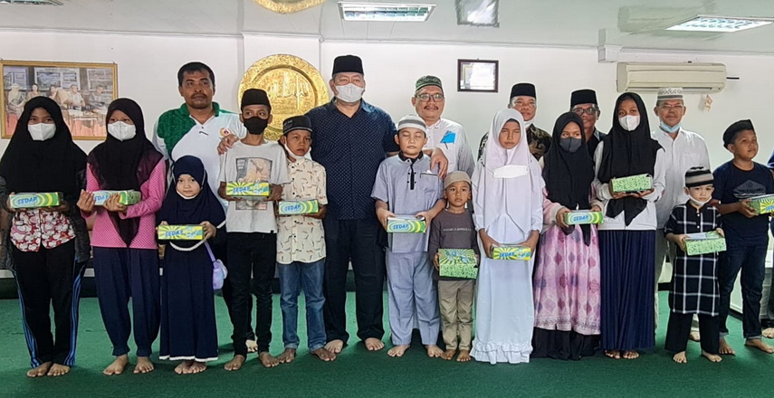 Penyantunan anak yatim piatu menjadi kegiatan rutin oleh Badan Kemakmuran Masjid (BKM) Agung H Achmad Bakrie Kisaran