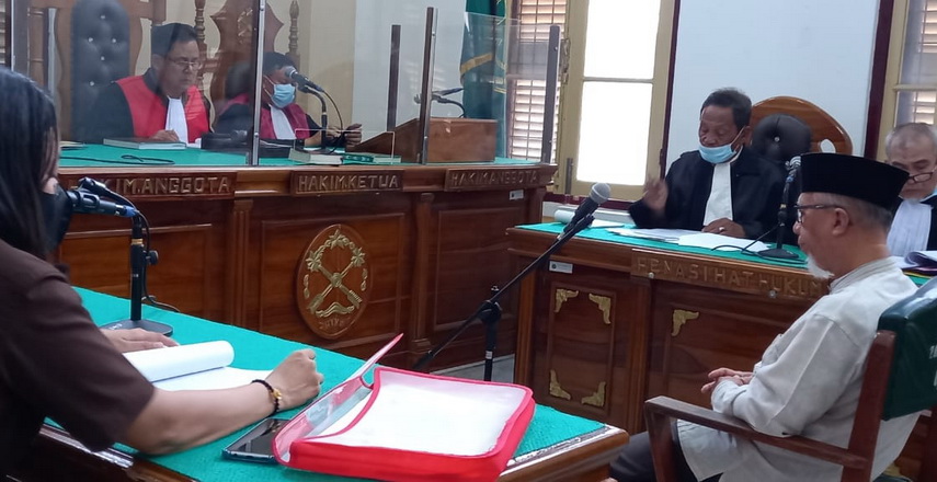 Mantan Direktur Utama BUMD Sibolga Nauli Nuzar Carmina, Senin (31/1/2022), menjalani sidang perdana di Cakra 4 Pengadilan Tipikor Medan.
