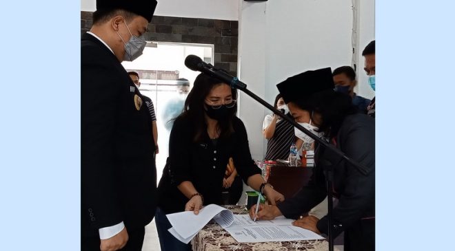 Bupati Vandiko Gultom kembali melantik pejabat Eselon II Pemkab Samosir, Jumat (21/1/2022), di Aula Kantor Bupati Samosir