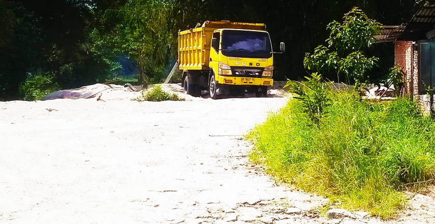 Penambangan pasir ilegal di Sungai Batangtoru kawasan Kecamatan Siatasbarita Tapanuli Utara telah menimbulkan dampak negatif terhadap lingkungan hidup