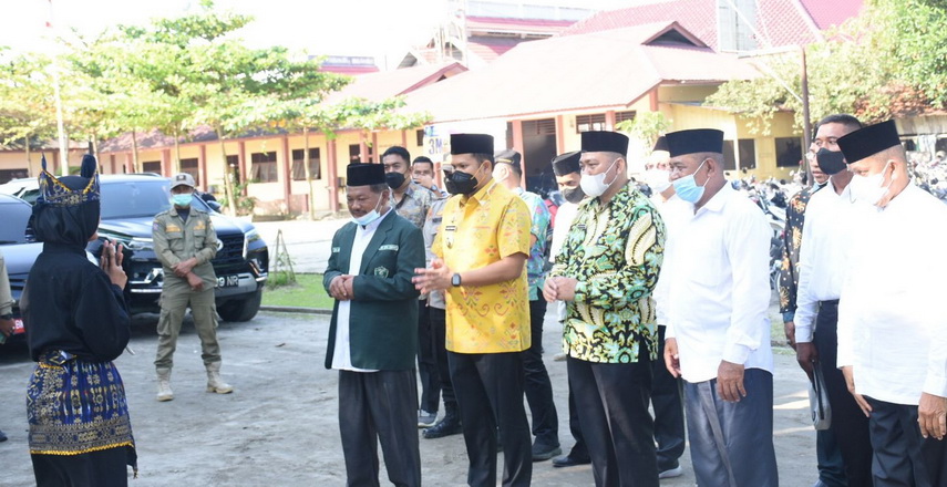 Wakil Bupati Sergai H Adlin Umar Yusri Tambunan ST MSP menghadiri Tasyakuran Hari Jadi Sergai ke-18 di Madrasah Alwasliyah 12 Perbaungan, Kamis, (20 /1/2022)