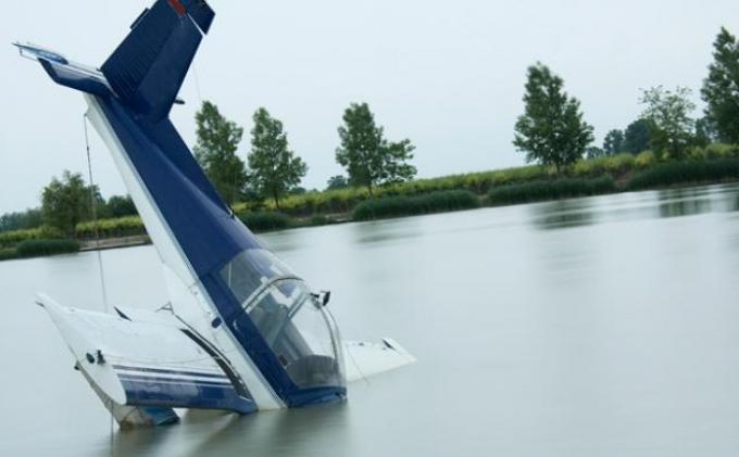 Pesawat Cessna 172N Jatuh ke Danau, 3 Turis Hilang