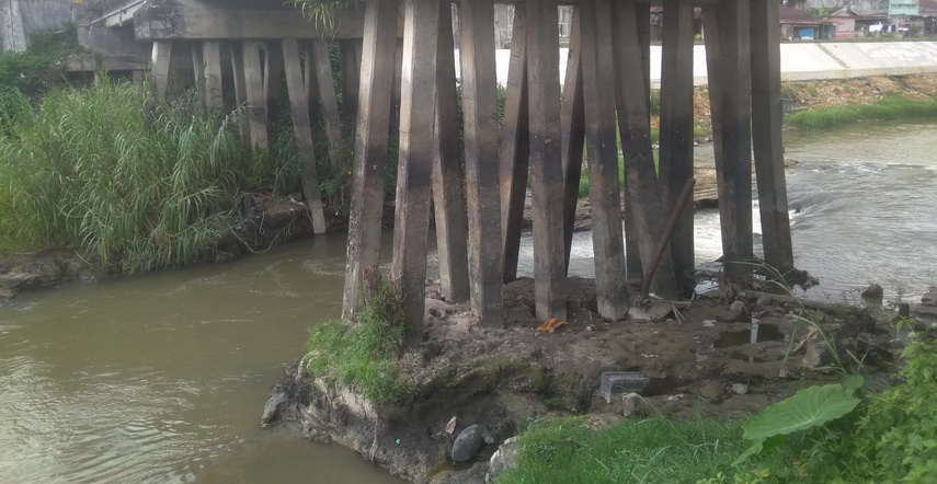Kondisi Sungai Aek Sigeaon Tarutung, menurut kesimpulan sejumlah warga kota, saat ini sudah pada level kritis.