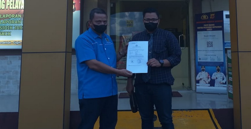 Ketua PWI Aceh Utara Lhokseumawe Sayuti Achmad melaporkan sejumlah media ke SPKT Polres Lhokseumawe dan Polres Aceh Utara.