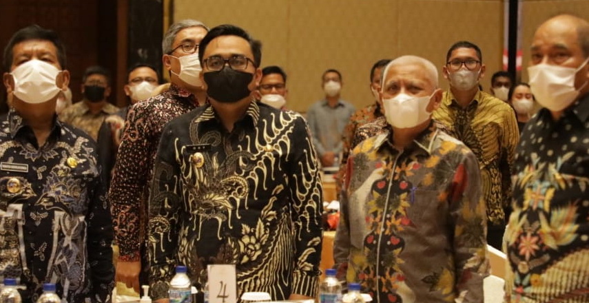 Bupati Asahan H Surya BSc menghadiri sosialisasi UU Harmonisasi Peraturan Perpajakan (UU HPP) di Aula Hotel Medan, Jumat (4/2/2022).