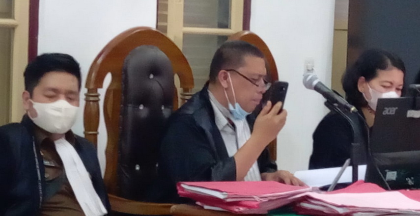 Oknum perwira polisi di Medan, Raja Hotman Ambarita (60), dalam persidangan secara virtual, Rabu petang (2/3/2022), di Cakra 9 PN Medan akhirnya menghadapi tuntutan pidana dua tahun penjara.